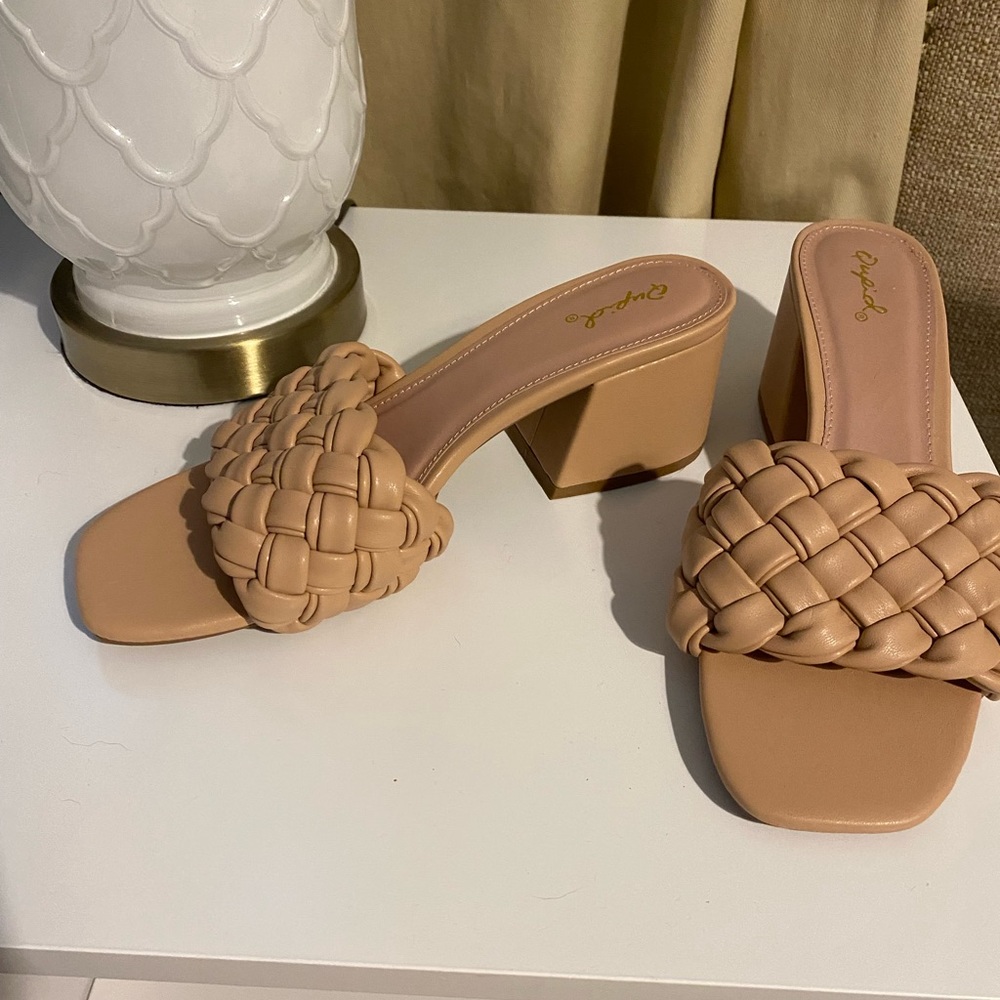 Qupid Katen-53 Blush slip on heel size 7 new, never worn